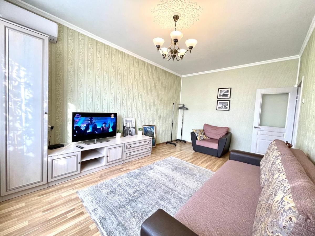 Cozy Three-Room Apartment With Mountain View Almaty Exterior photo
