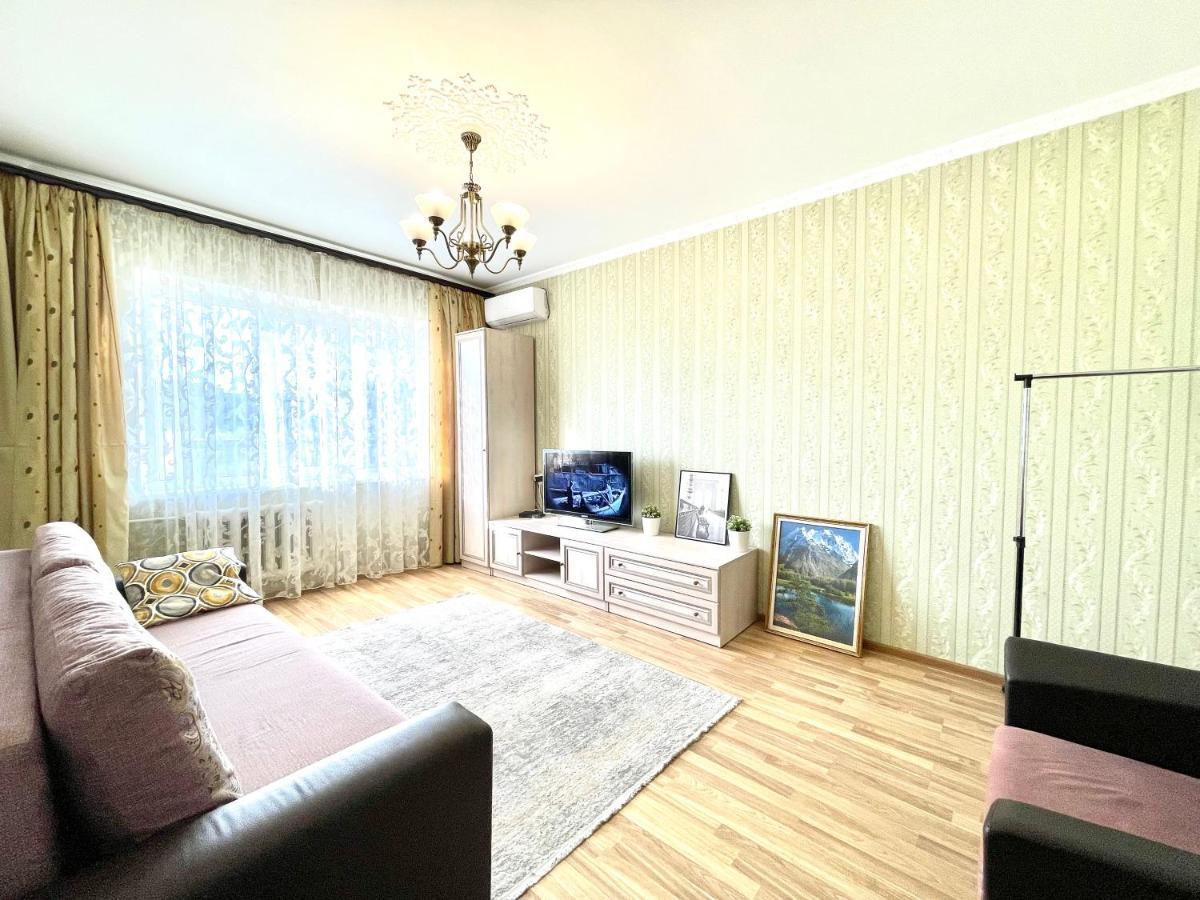 Cozy Three-Room Apartment With Mountain View Almaty Exterior photo