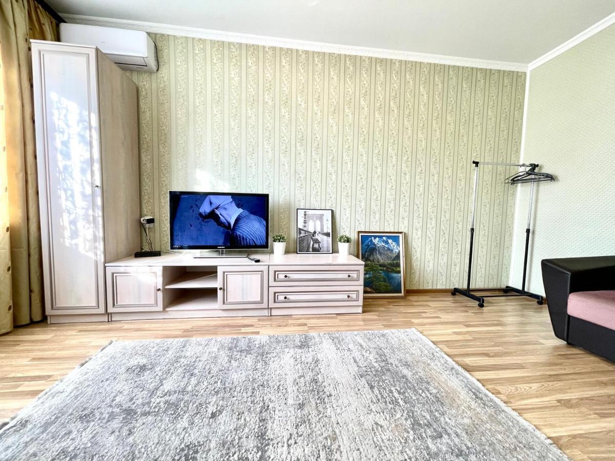 Cozy Three-Room Apartment With Mountain View Almaty Exterior photo