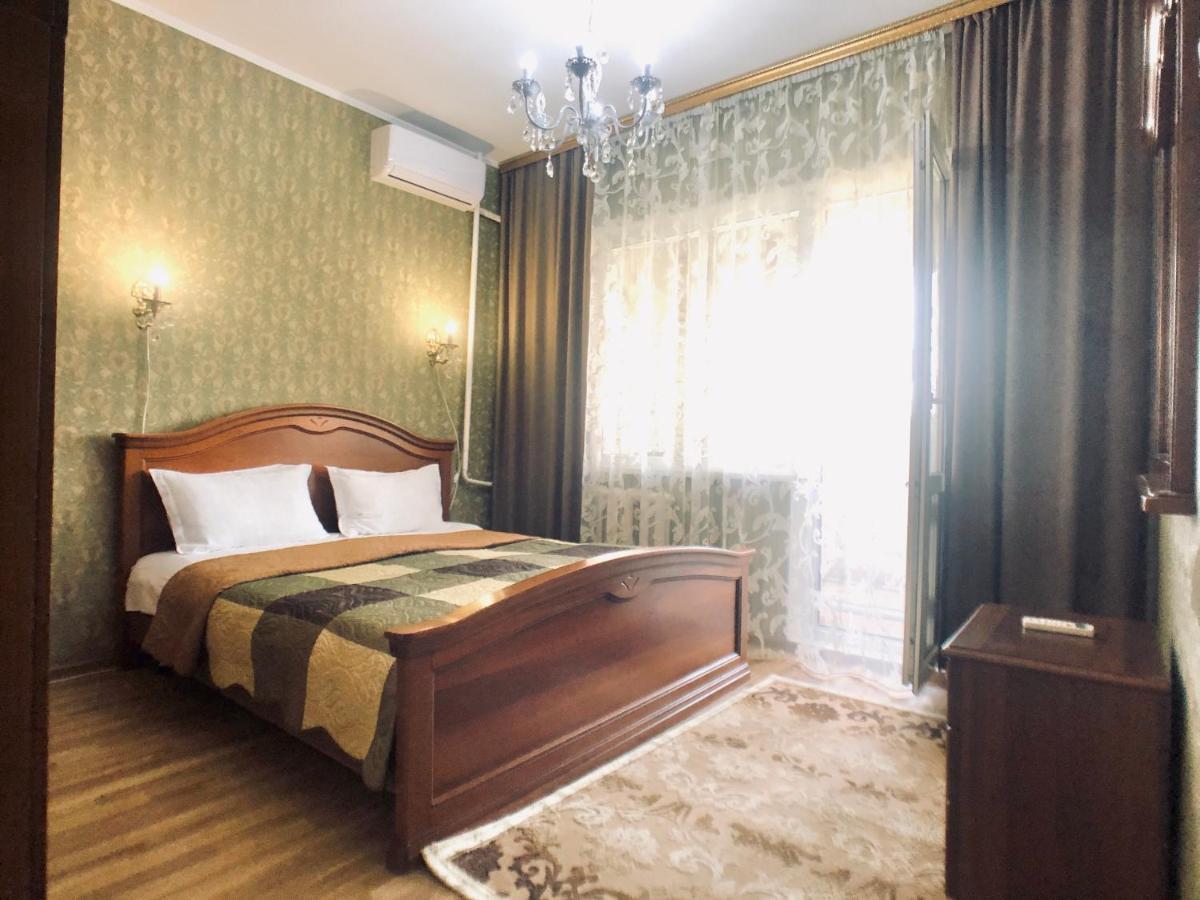 Cozy Three-Room Apartment With Mountain View Almaty Exterior photo